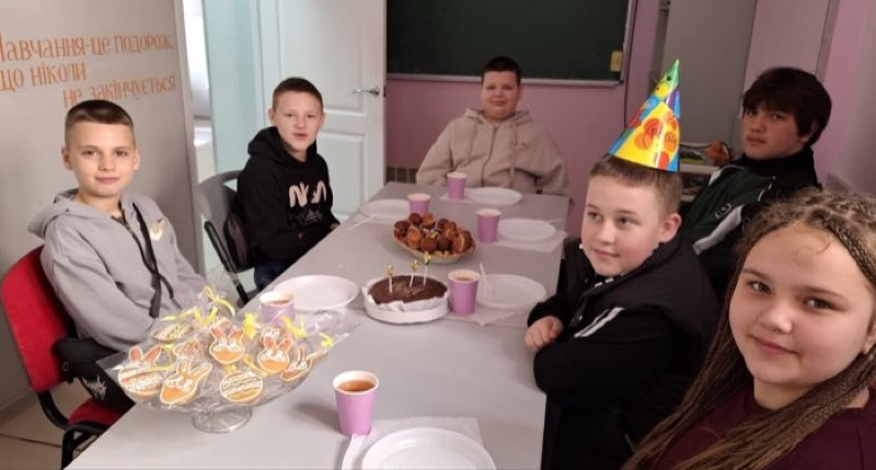 Діти на занятті з англійської